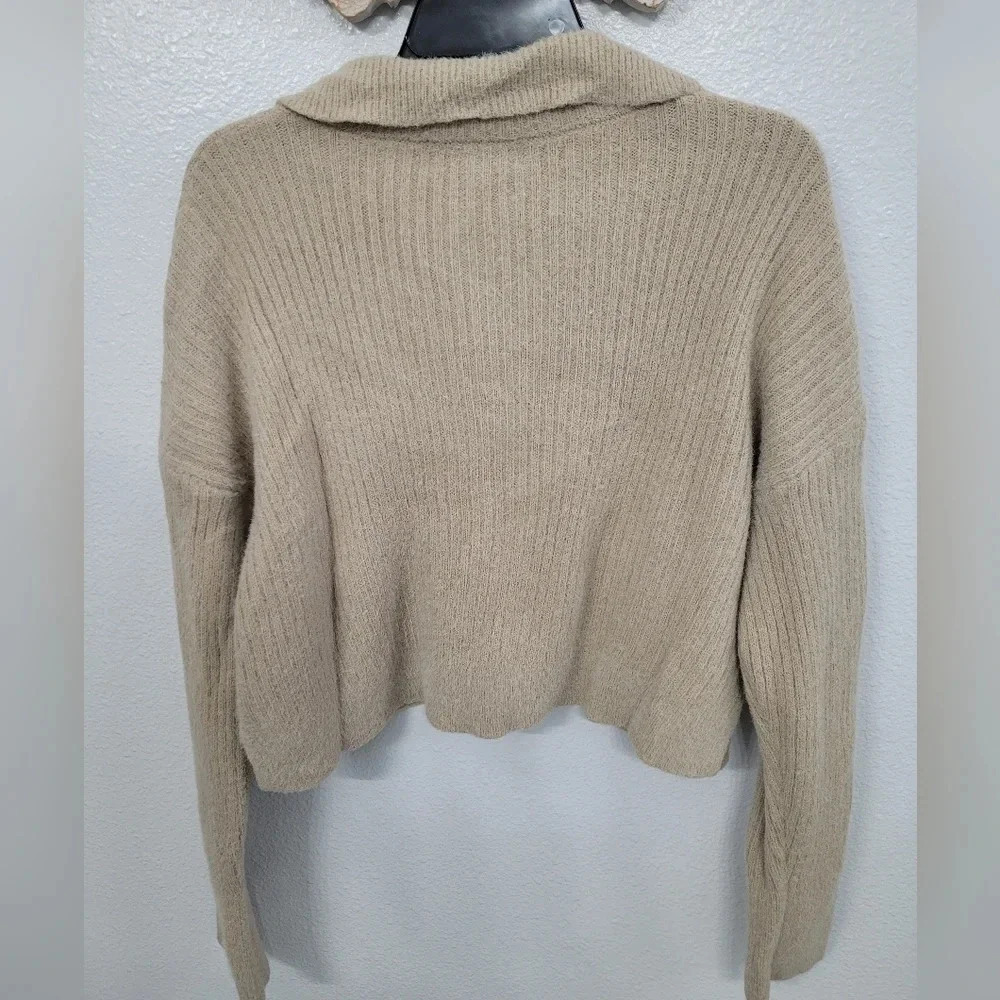 No Comment Collared Sweater - Picture 9 of 12